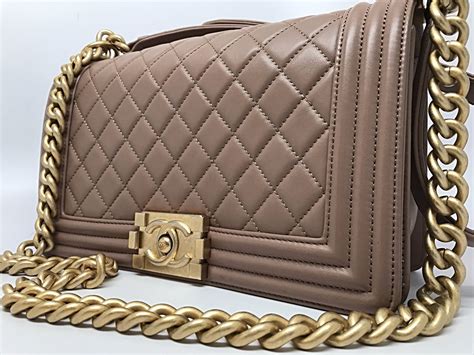 chanel boy bag beige replica|sac chanel boy authentique.